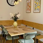 Nyaraló Neu Renoviertes Mit 2 Schlafzimmern, Kueche & Waschtrockner Nahe Zentrum *