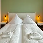 Nyaraló Neu Renoviertes Mit 2 Schlafzimmern, Kueche & Waschtrockner Nahe Zentrum *
