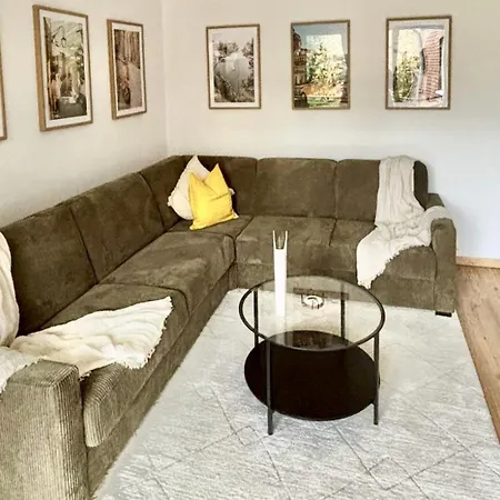 Neu Renoviertes Mit 2 Schlafzimmern, Kueche & Waschtrockner Nahe Zentrum *