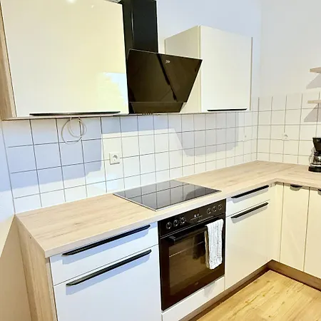 Neu Renoviertes Mit 2 Schlafzimmern, Kueche & Waschtrockner Nahe Zentrum 펜션 *