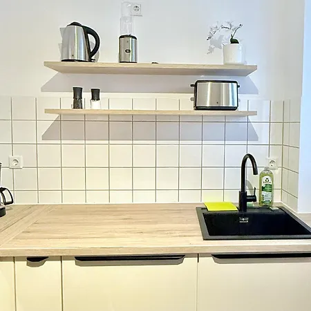 Neu Renoviertes Mit 2 Schlafzimmern, Kueche & Waschtrockner Nahe Zentrum 보르켄