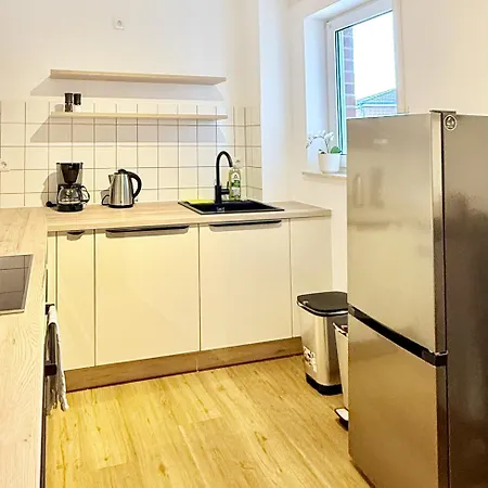 펜션 Neu Renoviertes Mit 2 Schlafzimmern, Kueche & Waschtrockner Nahe Zentrum
