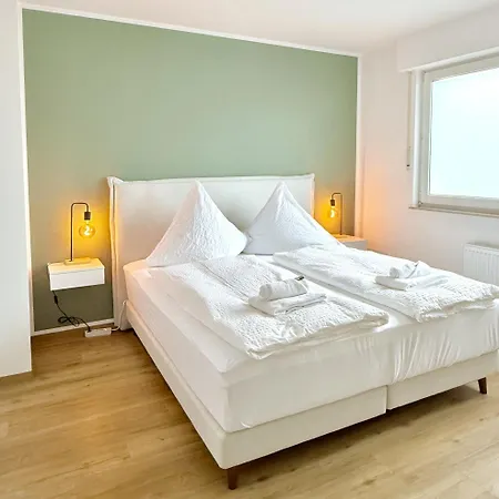 Neu Renoviertes Mit 2 Schlafzimmern, Kueche & Waschtrockner Nahe Zentrum *