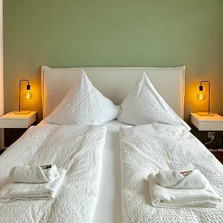펜션 Neu Renoviertes Mit 2 Schlafzimmern, Kueche & Waschtrockner Nahe Zentrum *
