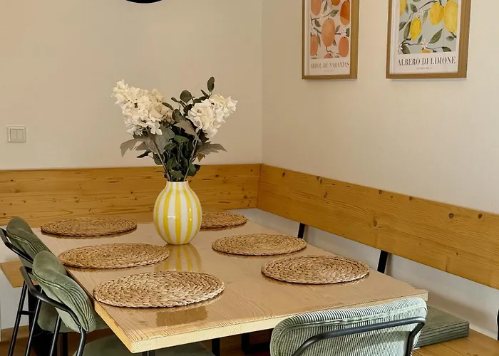 Holiday home Neu Renoviertes Mit 2 Schlafzimmern, Kueche & Waschtrockner Nahe Zentrum *